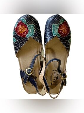 L’Artiste Lizzie Rose leather navy blue closed toe wedge sandals US 8.5